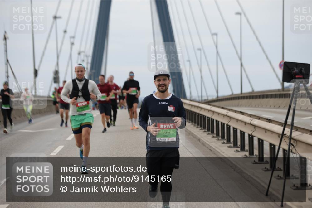 03.10.2025 - Köhlbrandbrückenlauf Jannik Wohlers http://msf.ph/oto/9145165 03.10.2025 15:46:39 Position 1 9671 meine-sportfotos.de