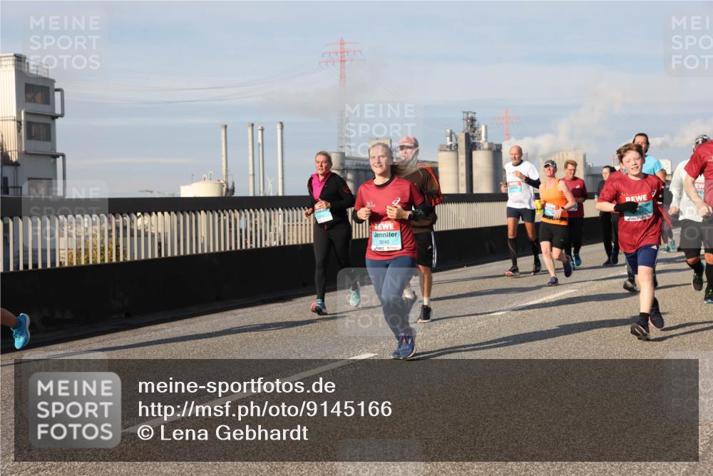 03.10.2025 - Köhlbrandbrückenlauf Lena Gebhardt http://msf.ph/oto/9145166 03.10.2025 10:02:47 Position 2 3240 meine-sportfotos.de