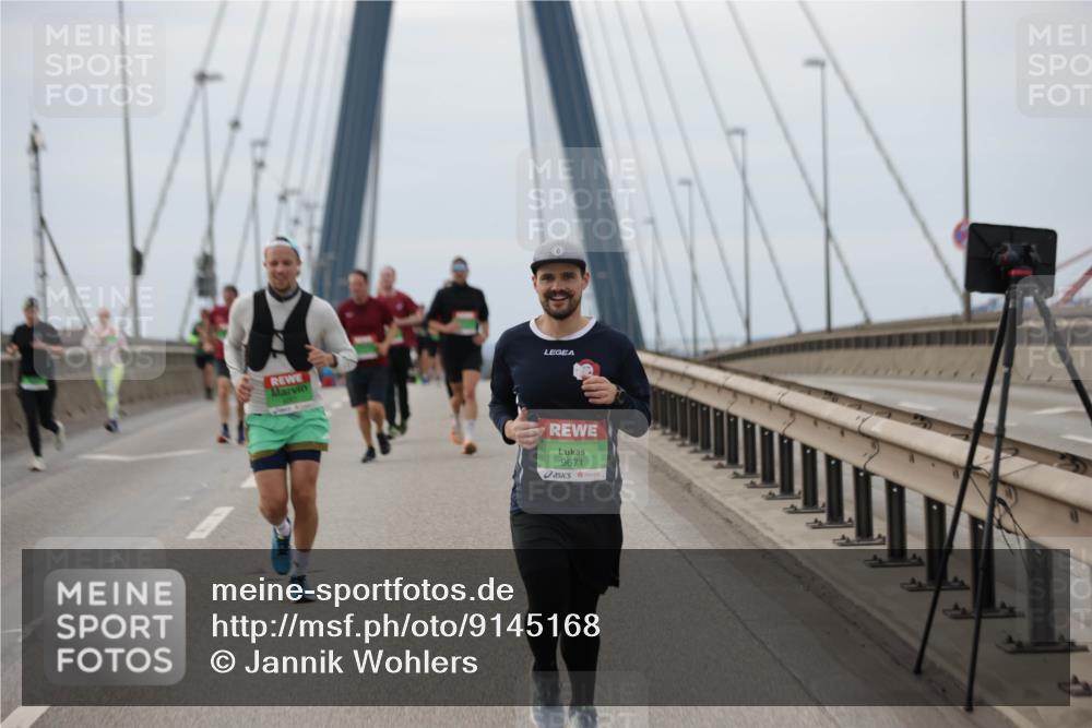 03.10.2025 - Köhlbrandbrückenlauf Jannik Wohlers http://msf.ph/oto/9145168 03.10.2025 15:46:39 Position 1 9671 meine-sportfotos.de