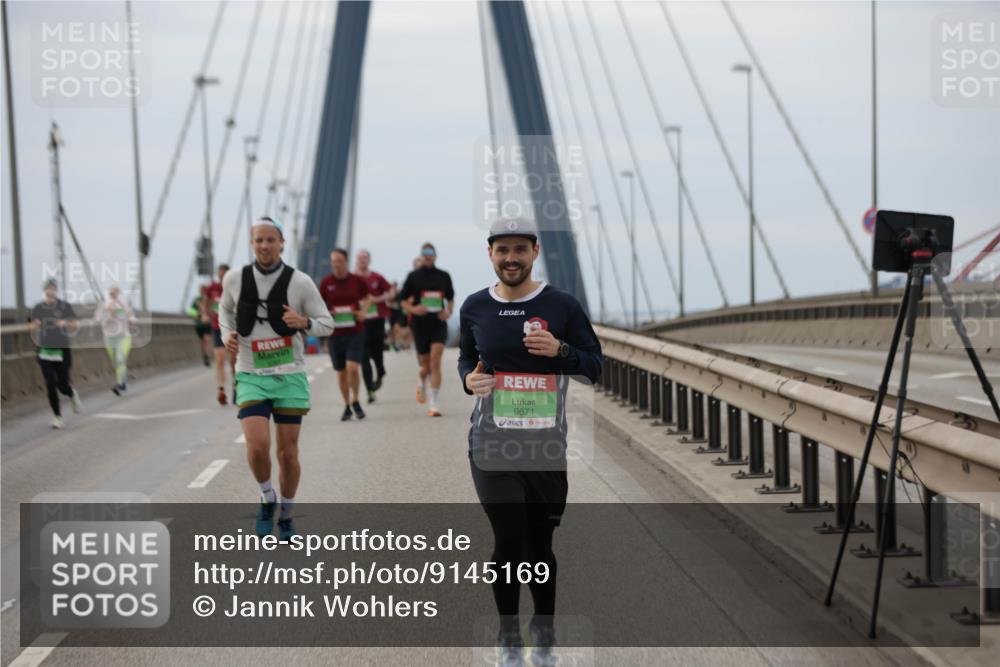 03.10.2025 - Köhlbrandbrückenlauf Jannik Wohlers http://msf.ph/oto/9145169 03.10.2025 15:46:39 Position 1 9671, 11 meine-sportfotos.de