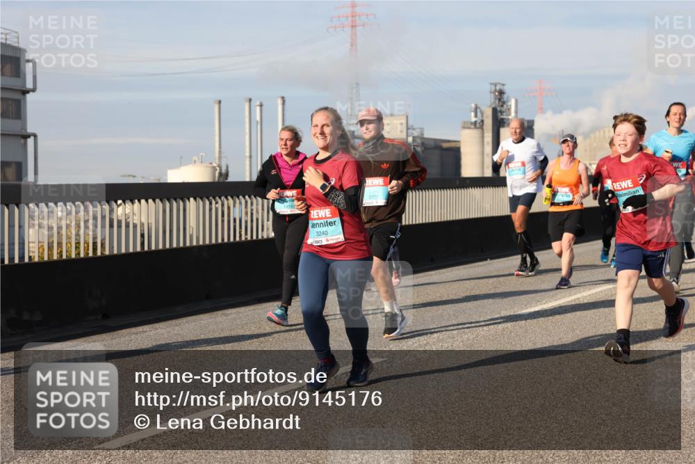 03.10.2025 - Köhlbrandbrückenlauf Lena Gebhardt http://msf.ph/oto/9145176 03.10.2025 10:02:48 Position 2 3240, 3777, 2 meine-sportfotos.de