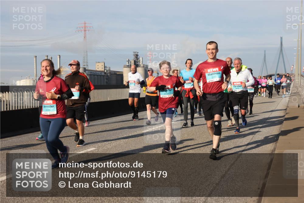 03.10.2025 - Köhlbrandbrückenlauf Lena Gebhardt http://msf.ph/oto/9145179 03.10.2025 10:02:48 Position 2 3240, 2414, 2141, 2139 meine-sportfotos.de