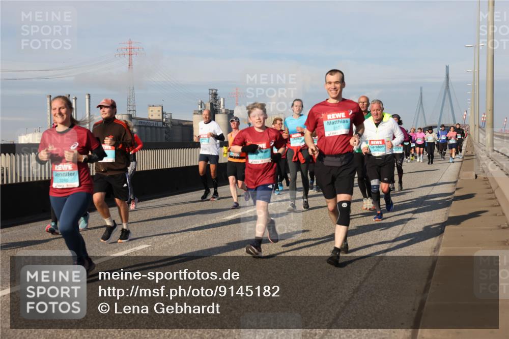 03.10.2025 - Köhlbrandbrückenlauf Lena Gebhardt http://msf.ph/oto/9145182 03.10.2025 10:02:48 Position 2 3240, 213 meine-sportfotos.de