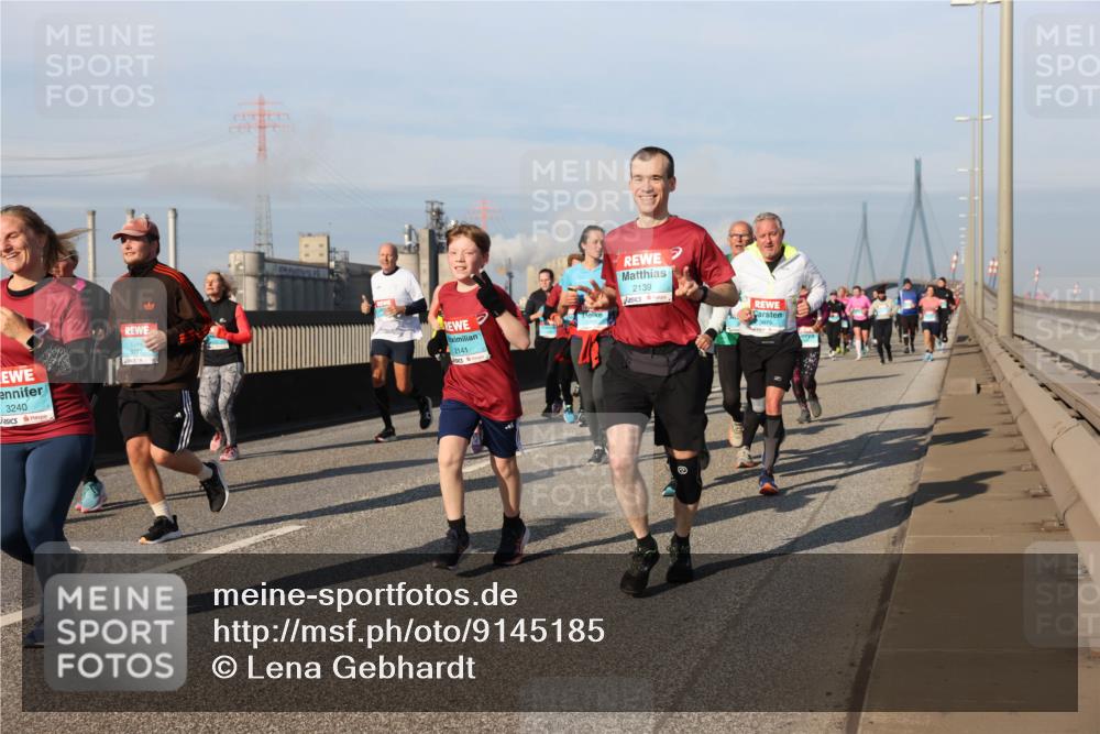 03.10.2025 - Köhlbrandbrückenlauf Lena Gebhardt http://msf.ph/oto/9145185 03.10.2025 10:02:48 Position 2 3240, 2141, 2139 meine-sportfotos.de