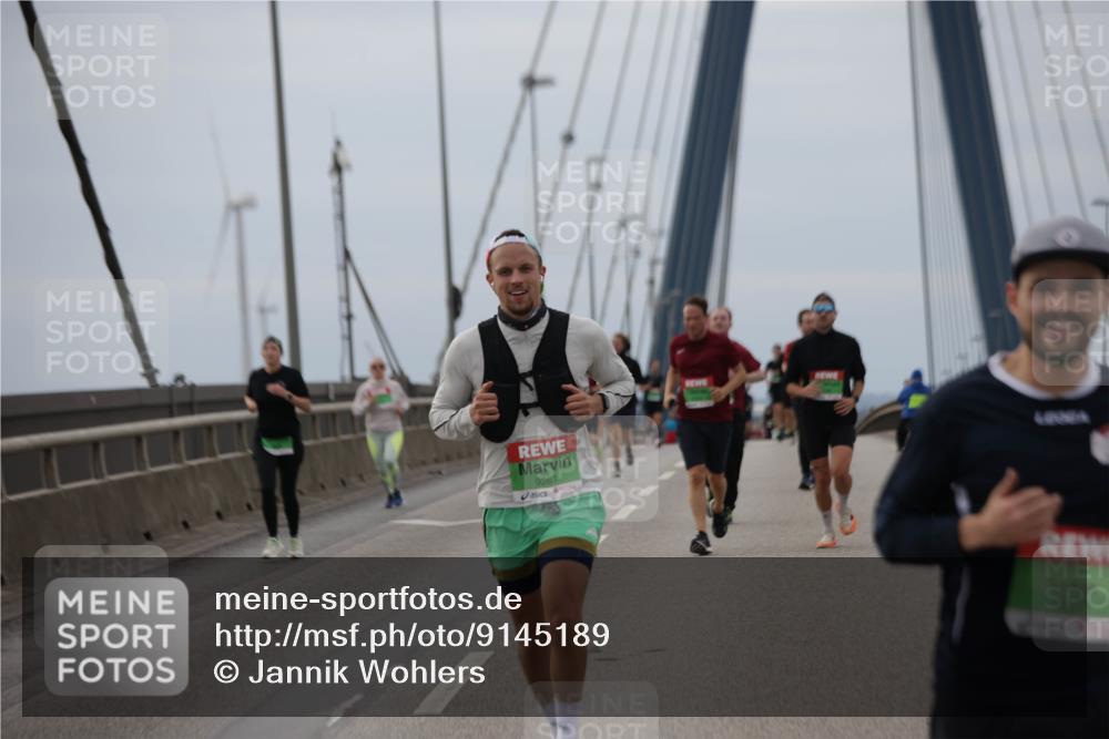 03.10.2025 - Köhlbrandbrückenlauf Jannik Wohlers http://msf.ph/oto/9145189 03.10.2025 15:46:40 Position 1 9261 meine-sportfotos.de