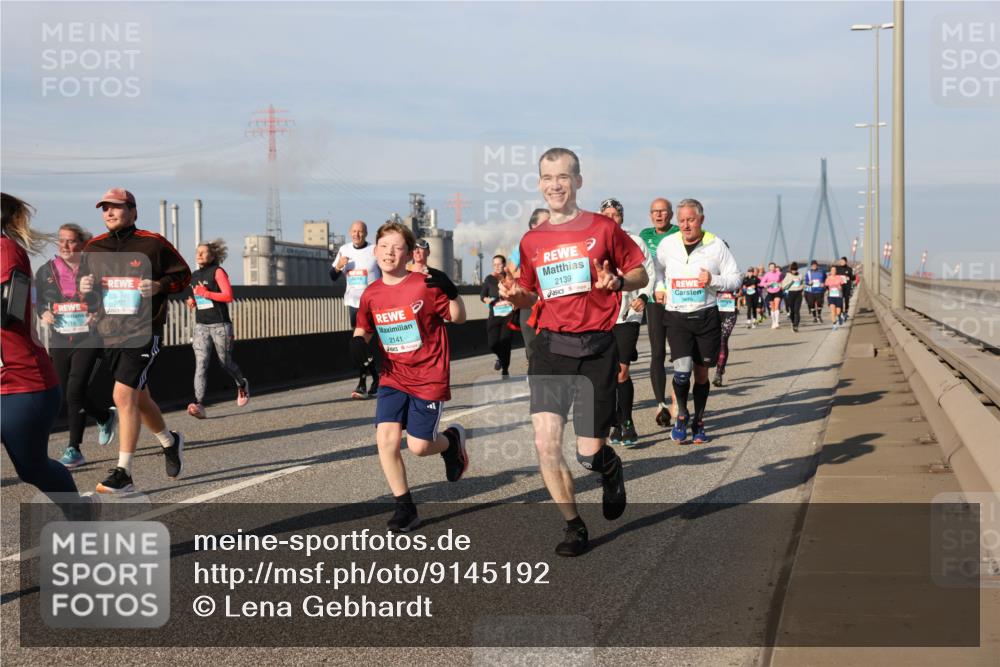 03.10.2025 - Köhlbrandbrückenlauf Lena Gebhardt http://msf.ph/oto/9145192 03.10.2025 10:02:48 Position 2 3777, 2141, 2139 meine-sportfotos.de