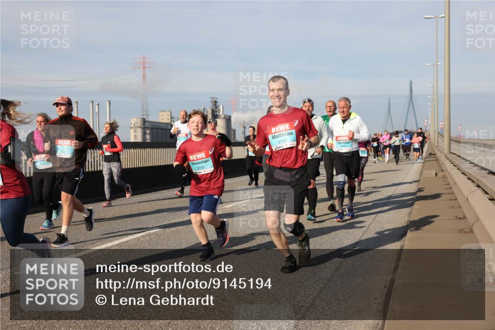 03.10.2025 - Köhlbrandbrückenlauf Lena Gebhardt http://msf.ph/oto/9145194 03.10.2025 10:02:48 Position 2 3777, 2141, 2139, 3675 meine-sportfotos.de