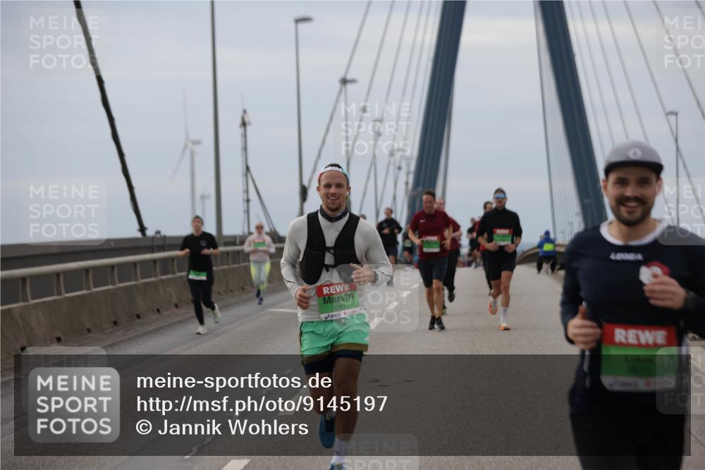 03.10.2025 - Köhlbrandbrückenlauf Jannik Wohlers http://msf.ph/oto/9145197 03.10.2025 15:46:40 Position 1 9261 meine-sportfotos.de