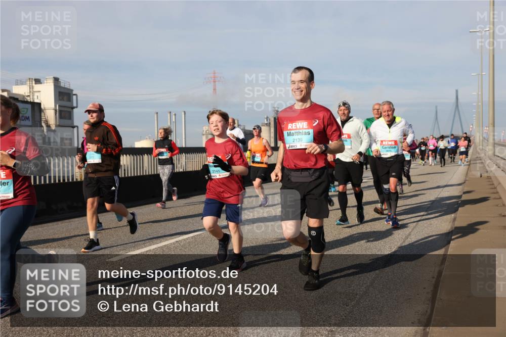 03.10.2025 - Köhlbrandbrückenlauf Lena Gebhardt http://msf.ph/oto/9145204 03.10.2025 10:02:49 Position 2 3777, 2141, 2139 meine-sportfotos.de