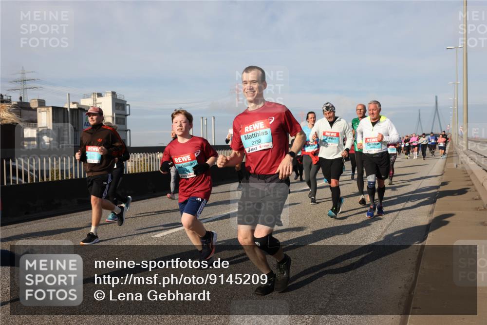 03.10.2025 - Köhlbrandbrückenlauf Lena Gebhardt http://msf.ph/oto/9145209 03.10.2025 10:02:49 Position 2 3777, 2139, 3675 meine-sportfotos.de