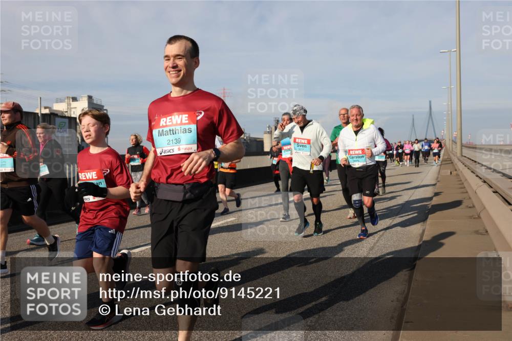 03.10.2025 - Köhlbrandbrückenlauf Lena Gebhardt http://msf.ph/oto/9145221 03.10.2025 10:02:49 Position 2 3777, 2139, 3677 meine-sportfotos.de