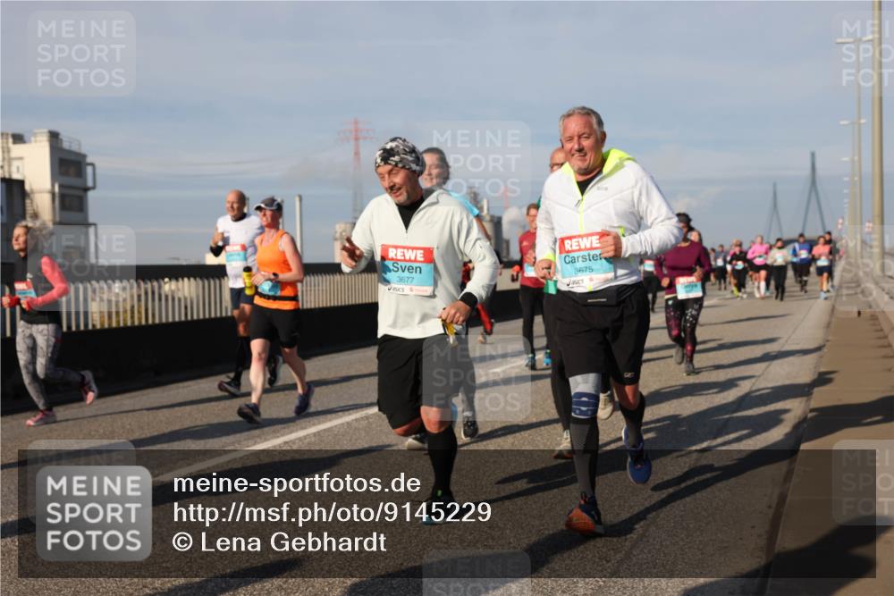 03.10.2025 - Köhlbrandbrückenlauf Lena Gebhardt http://msf.ph/oto/9145229 03.10.2025 10:02:50 Position 2 3677, 3675 meine-sportfotos.de