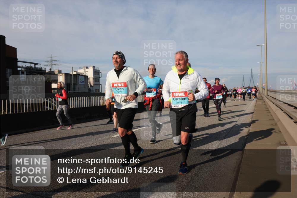 03.10.2025 - Köhlbrandbrückenlauf Lena Gebhardt http://msf.ph/oto/9145245 03.10.2025 10:02:51 Position 2 3677, 3675 meine-sportfotos.de