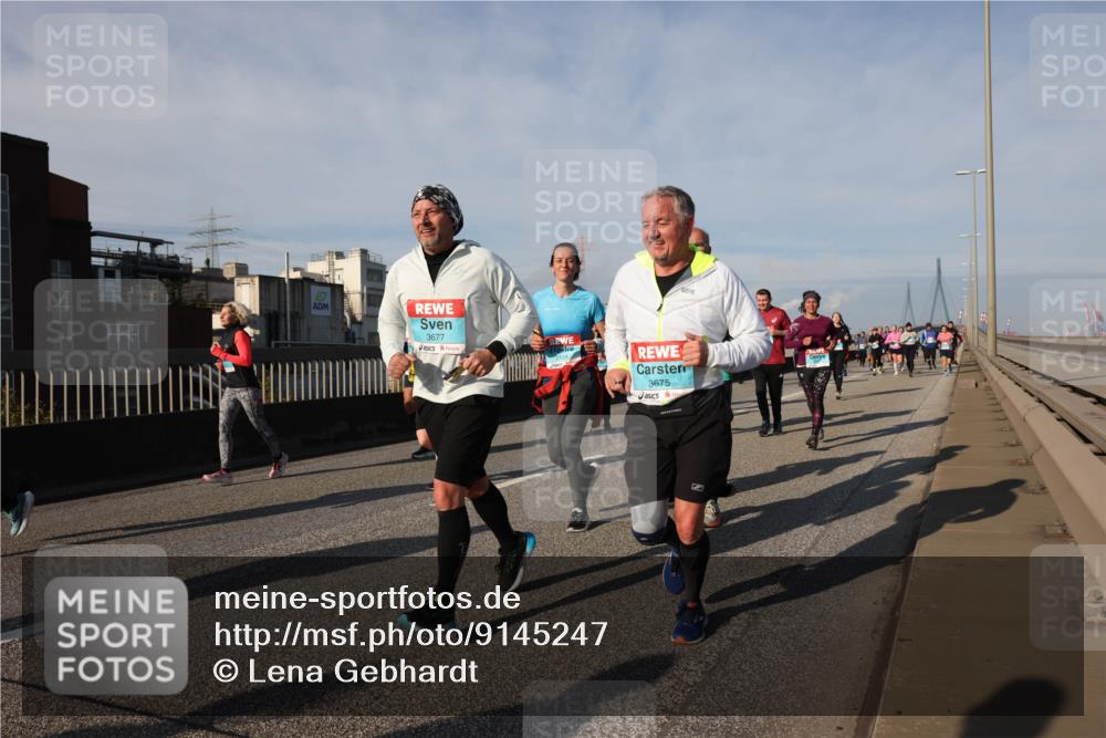 03.10.2025 - Köhlbrandbrückenlauf Lena Gebhardt http://msf.ph/oto/9145247 03.10.2025 10:02:51 Position 2 3677, 3675 meine-sportfotos.de