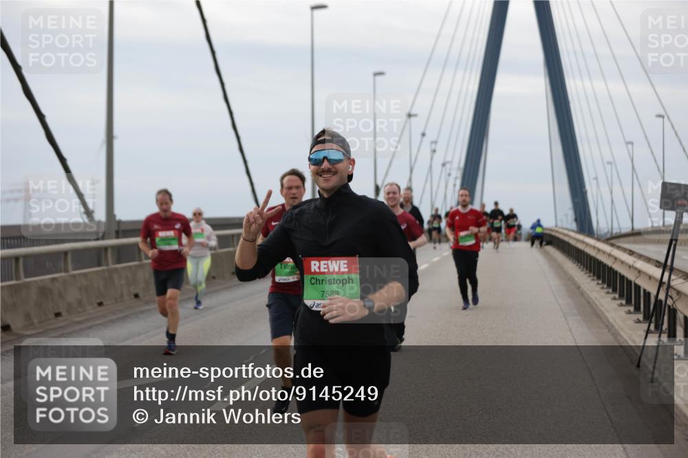 03.10.2025 - Köhlbrandbrückenlauf Jannik Wohlers http://msf.ph/oto/9145249 03.10.2025 15:46:46 Position 1 7588 meine-sportfotos.de