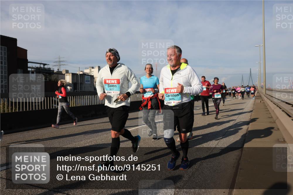 03.10.2025 - Köhlbrandbrückenlauf Lena Gebhardt http://msf.ph/oto/9145251 03.10.2025 10:02:51 Position 2 3677, 3675 meine-sportfotos.de