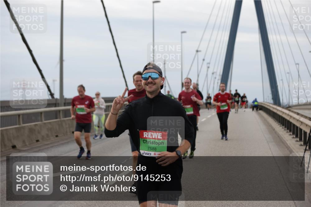 03.10.2025 - Köhlbrandbrückenlauf Jannik Wohlers http://msf.ph/oto/9145253 03.10.2025 15:46:47 Position 1 7588 meine-sportfotos.de
