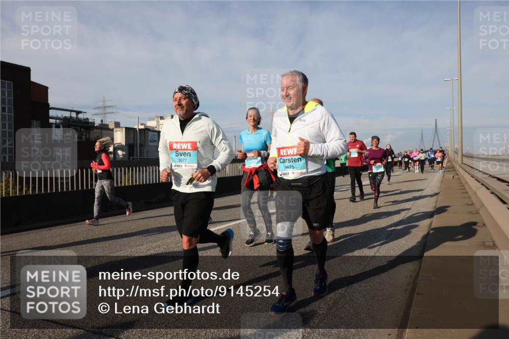 03.10.2025 - Köhlbrandbrückenlauf Lena Gebhardt http://msf.ph/oto/9145254 03.10.2025 10:02:51 Position 2 3677, 3675 meine-sportfotos.de
