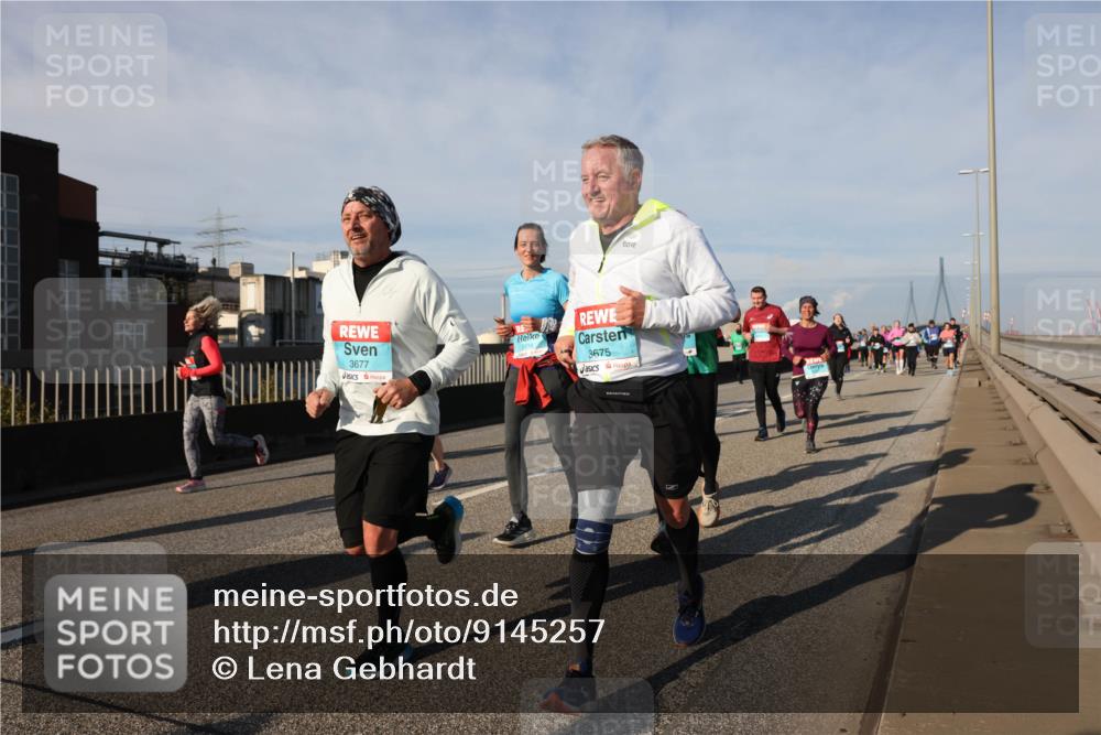 03.10.2025 - Köhlbrandbrückenlauf Lena Gebhardt http://msf.ph/oto/9145257 03.10.2025 10:02:51 Position 2 3677, 2414, 3675 meine-sportfotos.de