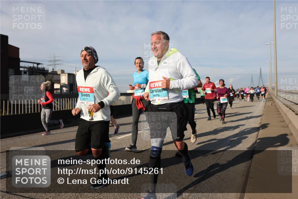 03.10.2025 - Köhlbrandbrückenlauf Lena Gebhardt http://msf.ph/oto/9145261 03.10.2025 10:02:51 Position 2 3677, 3675 meine-sportfotos.de