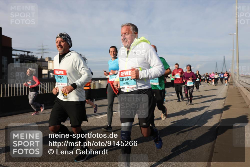 03.10.2025 - Köhlbrandbrückenlauf Lena Gebhardt http://msf.ph/oto/9145266 03.10.2025 10:02:51 Position 2 3677, 3675, 3662 meine-sportfotos.de