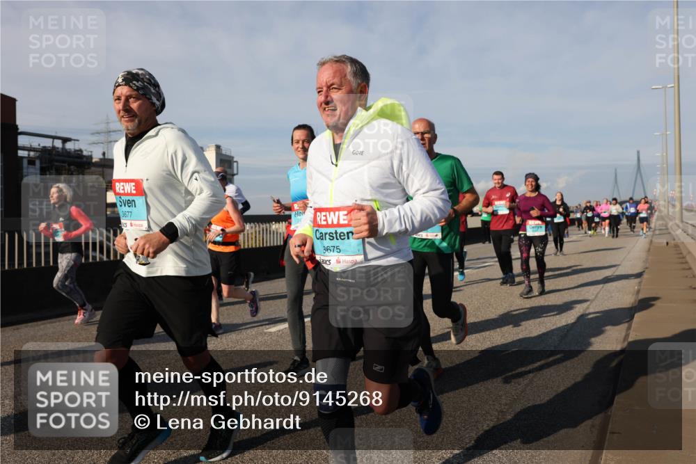 03.10.2025 - Köhlbrandbrückenlauf Lena Gebhardt http://msf.ph/oto/9145268 03.10.2025 10:02:51 Position 2 3677, 3675 meine-sportfotos.de
