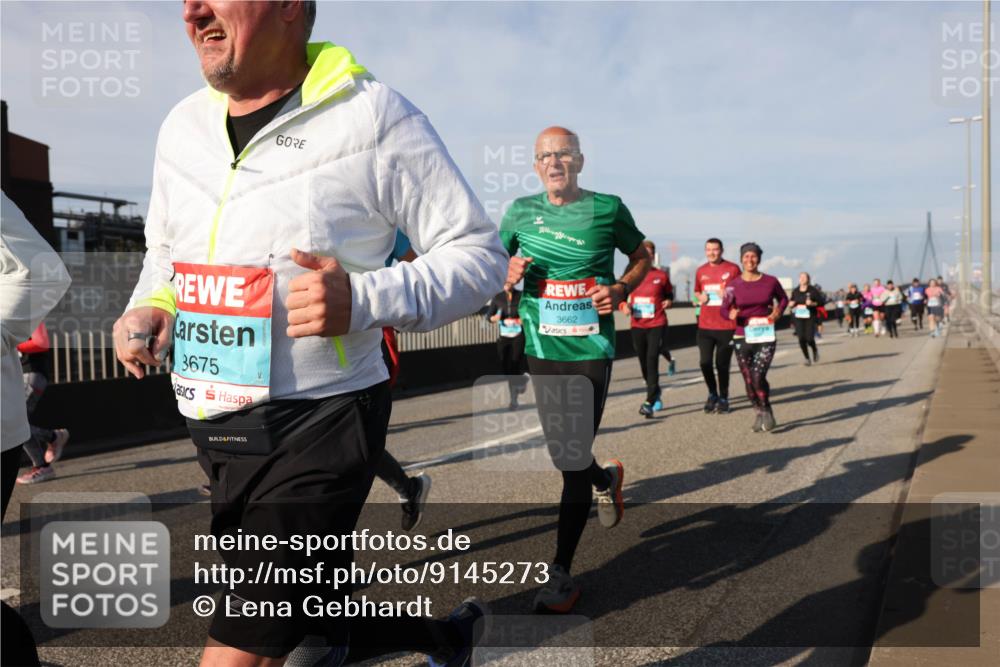 03.10.2025 - Köhlbrandbrückenlauf Lena Gebhardt http://msf.ph/oto/9145273 03.10.2025 10:02:51 Position 2 3675, 3662 meine-sportfotos.de