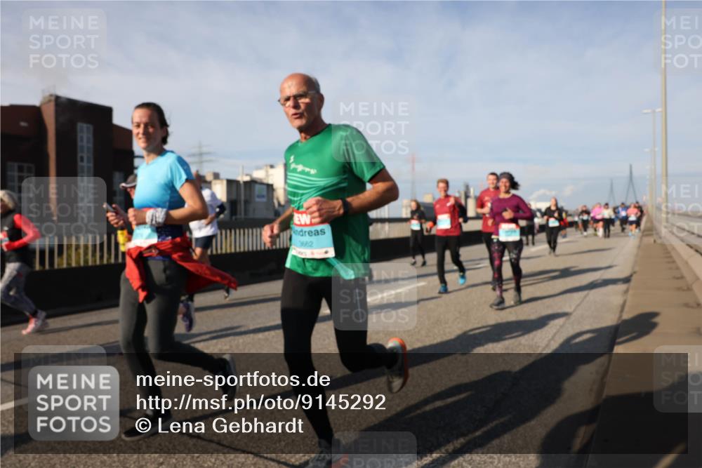 03.10.2025 - Köhlbrandbrückenlauf Lena Gebhardt http://msf.ph/oto/9145292 03.10.2025 10:02:52 Position 2 3662 meine-sportfotos.de