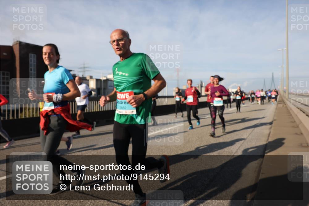 03.10.2025 - Köhlbrandbrückenlauf Lena Gebhardt http://msf.ph/oto/9145294 03.10.2025 10:02:52 Position 2 3662 meine-sportfotos.de