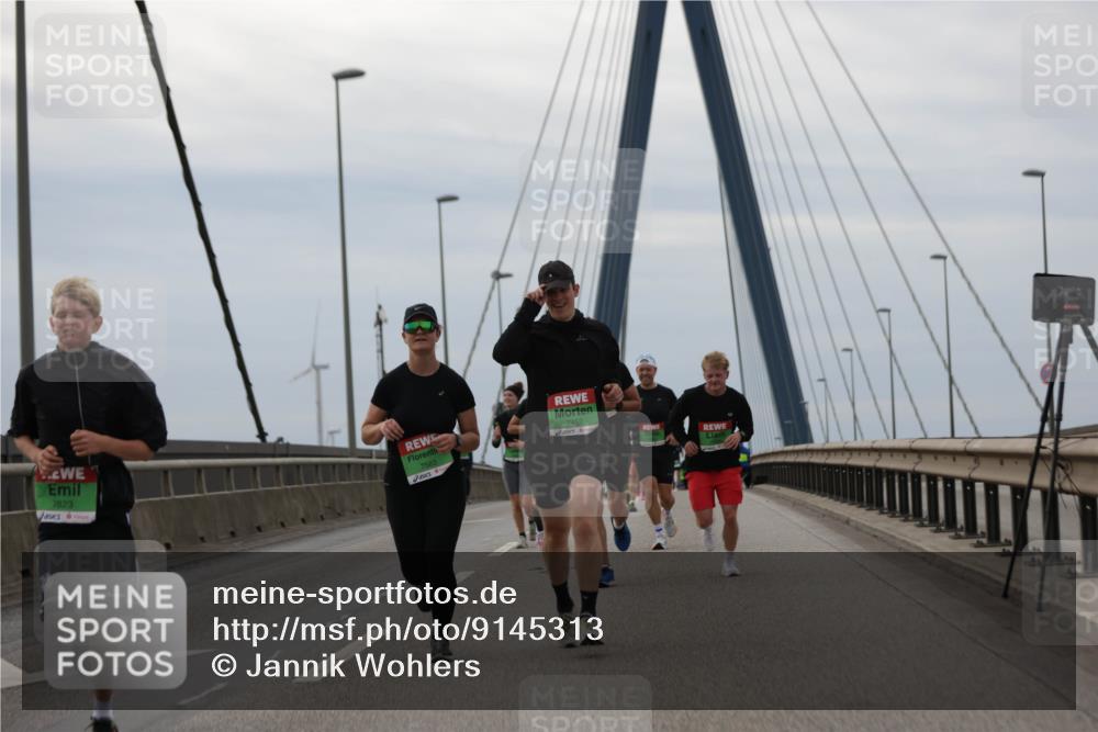 03.10.2025 - Köhlbrandbrückenlauf Jannik Wohlers http://msf.ph/oto/9145313 03.10.2025 15:46:59 Position 1 7823, 7583, 7452 meine-sportfotos.de