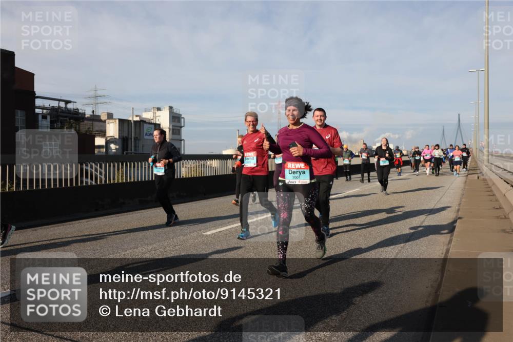 03.10.2025 - Köhlbrandbrückenlauf Lena Gebhardt http://msf.ph/oto/9145321 03.10.2025 10:02:52 Position 2 1001 meine-sportfotos.de