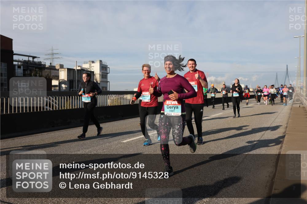 03.10.2025 - Köhlbrandbrückenlauf Lena Gebhardt http://msf.ph/oto/9145328 03.10.2025 10:02:53 Position 2 1001 meine-sportfotos.de