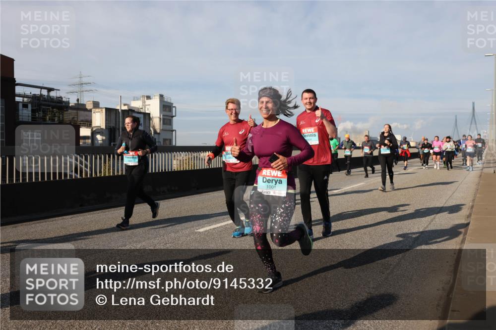 03.10.2025 - Köhlbrandbrückenlauf Lena Gebhardt http://msf.ph/oto/9145332 03.10.2025 10:02:53 Position 2 1001 meine-sportfotos.de