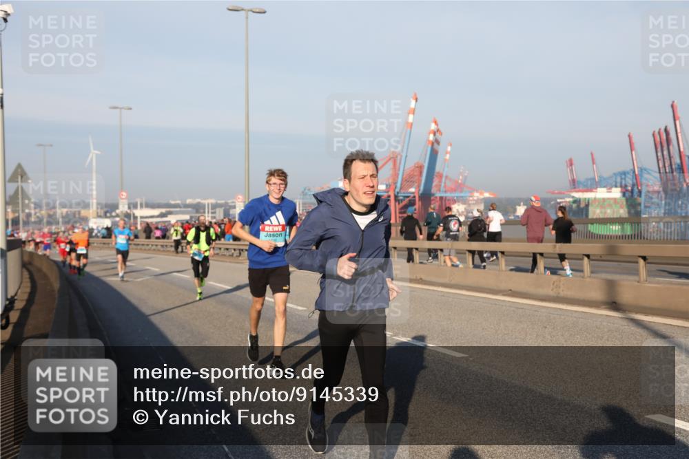 03.10.2025 - Köhlbrandbrückenlauf Yannick Fuchs http://msf.ph/oto/9145339 03.10.2025 08:34:34 Position 2 230 meine-sportfotos.de
