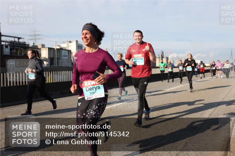 03.10.2025 - Köhlbrandbrückenlauf Lena Gebhardt http://msf.ph/oto/9145342 03.10.2025 10:02:53 Position 2 1001, 6004 meine-sportfotos.de