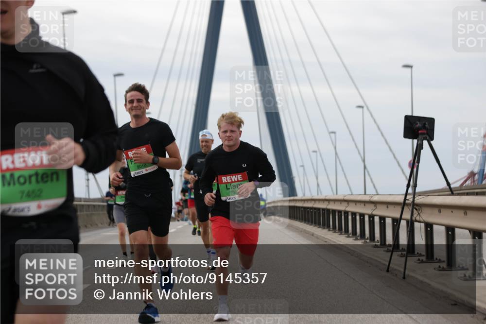 03.10.2025 - Köhlbrandbrückenlauf Jannik Wohlers http://msf.ph/oto/9145357 03.10.2025 15:47:01 Position 1 7452, 9018, 762 meine-sportfotos.de