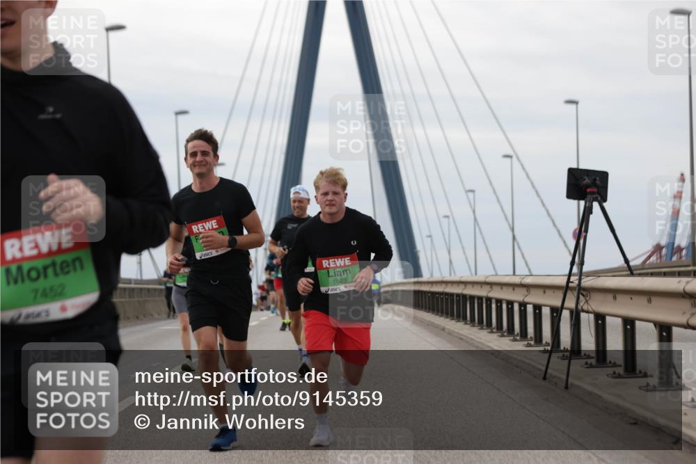03.10.2025 - Köhlbrandbrückenlauf Jannik Wohlers http://msf.ph/oto/9145359 03.10.2025 15:47:01 Position 1 7452, 7623 meine-sportfotos.de