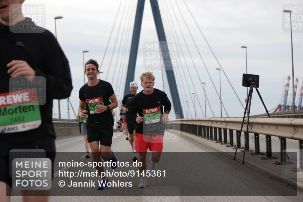 03.10.2025 - Köhlbrandbrückenlauf Jannik Wohlers http://msf.ph/oto/9145361 03.10.2025 15:47:01 Position 1 7452, 7623 meine-sportfotos.de