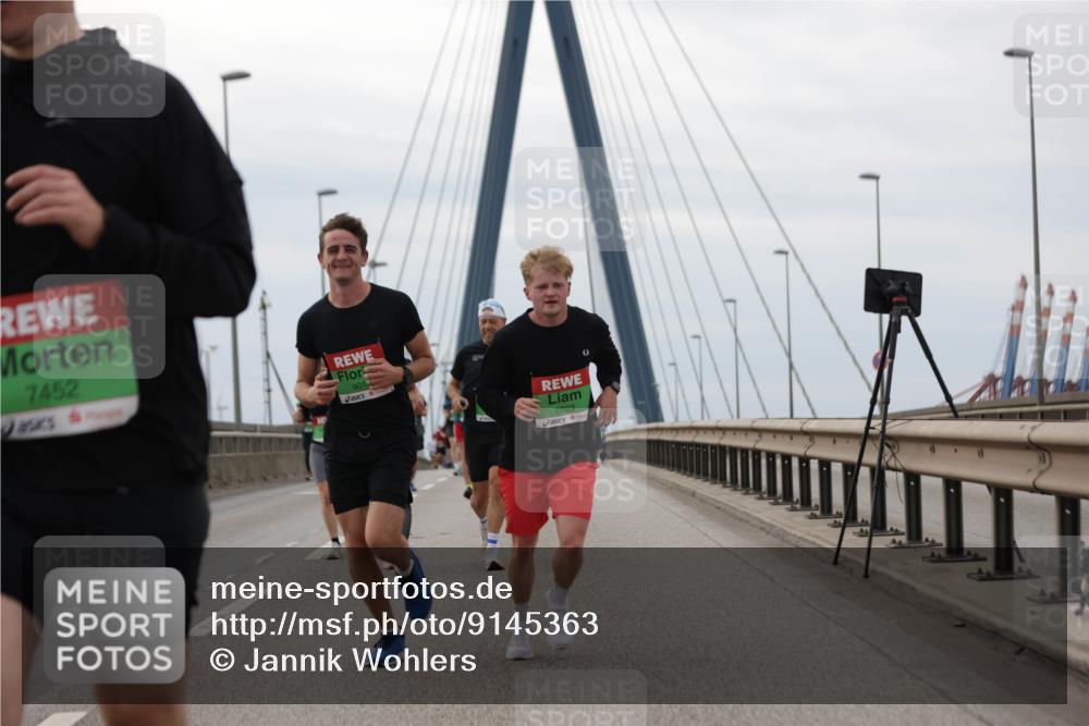 03.10.2025 - Köhlbrandbrückenlauf Jannik Wohlers http://msf.ph/oto/9145363 03.10.2025 15:47:01 Position 1 7452, 901, 7623 meine-sportfotos.de