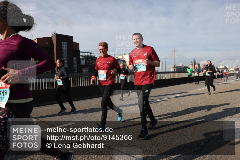 03.10.2025 - Köhlbrandbrückenlauf Lena Gebhardt http://msf.ph/oto/9145366 03.10.2025 10:02:54 Position 2 001, 3003, 3004 meine-sportfotos.de
