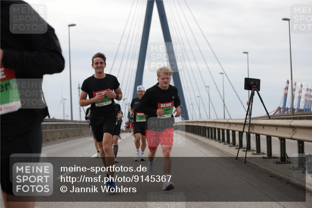 03.10.2025 - Köhlbrandbrückenlauf Jannik Wohlers http://msf.ph/oto/9145367 03.10.2025 15:47:01 Position 1 018, 7623 meine-sportfotos.de
