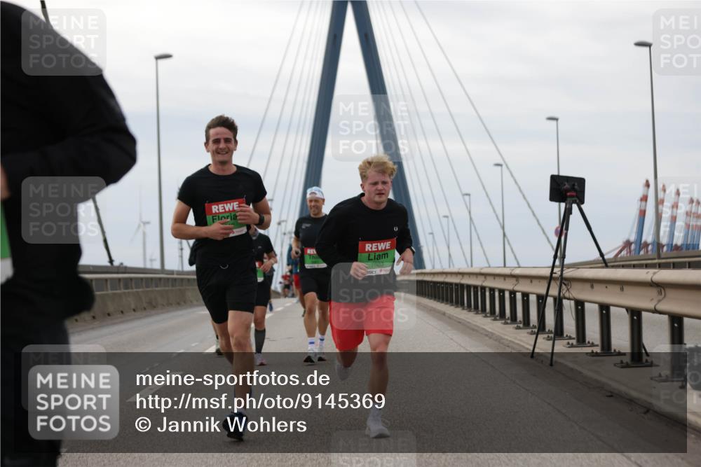 03.10.2025 - Köhlbrandbrückenlauf Jannik Wohlers http://msf.ph/oto/9145369 03.10.2025 15:47:01 Position 1 7623 meine-sportfotos.de
