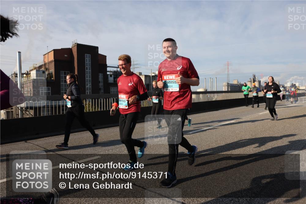 03.10.2025 - Köhlbrandbrückenlauf Lena Gebhardt http://msf.ph/oto/9145371 03.10.2025 10:02:54 Position 2 8004, 3003 meine-sportfotos.de