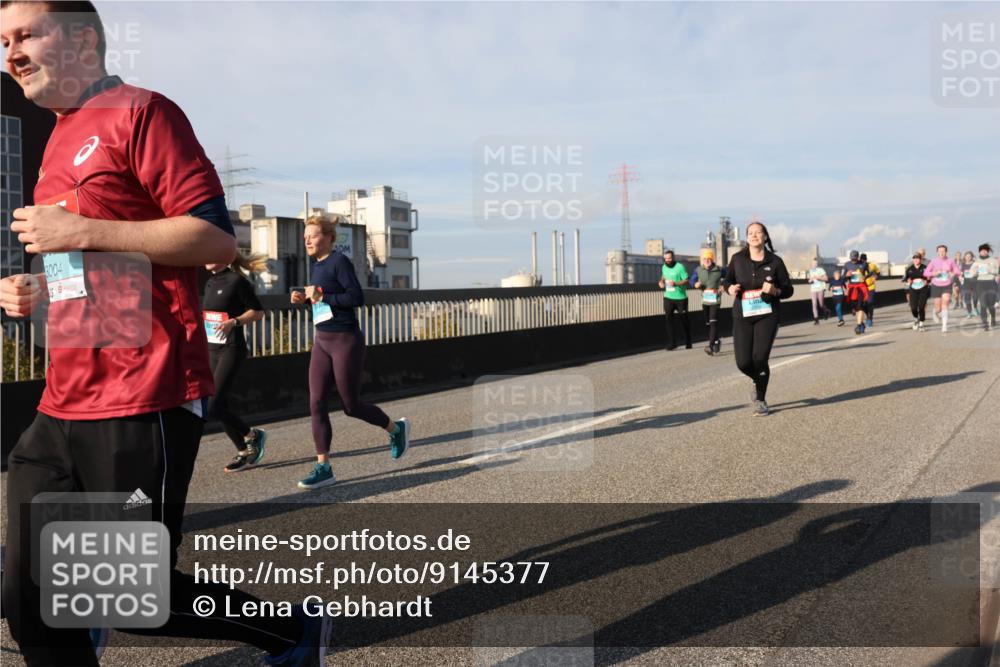 03.10.2025 - Köhlbrandbrückenlauf Lena Gebhardt http://msf.ph/oto/9145377 03.10.2025 10:02:54 Position 2 8004 meine-sportfotos.de