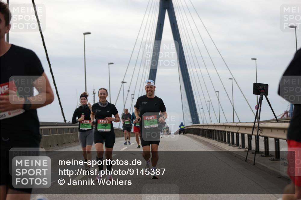 03.10.2025 - Köhlbrandbrückenlauf Jannik Wohlers http://msf.ph/oto/9145387 03.10.2025 15:47:03 Position 1 9060, 9061 meine-sportfotos.de