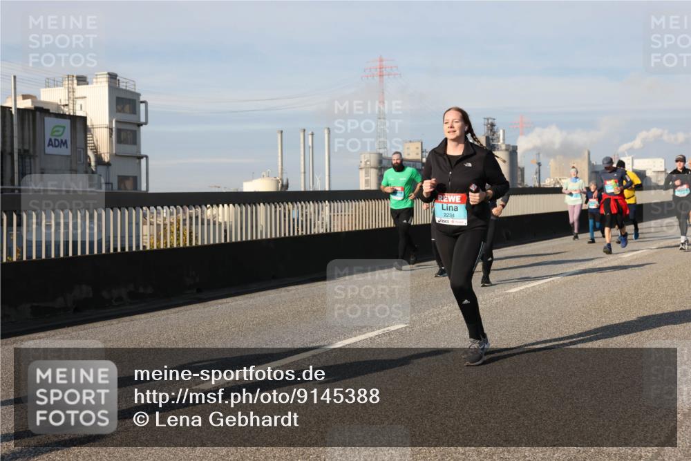 03.10.2025 - Köhlbrandbrückenlauf Lena Gebhardt http://msf.ph/oto/9145388 03.10.2025 10:02:54 Position 2 2234 meine-sportfotos.de