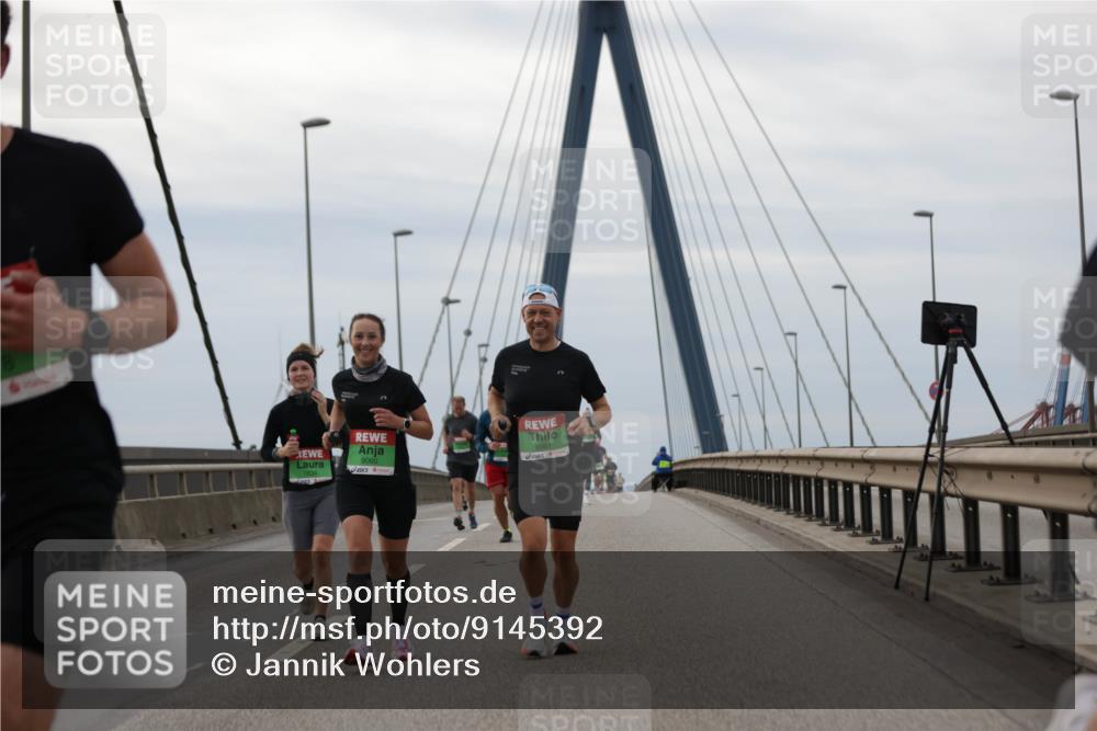 03.10.2025 - Köhlbrandbrückenlauf Jannik Wohlers http://msf.ph/oto/9145392 03.10.2025 15:47:03 Position 1 9060, 9061 meine-sportfotos.de