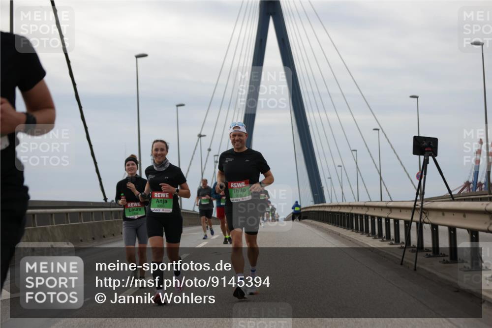 03.10.2025 - Köhlbrandbrückenlauf Jannik Wohlers http://msf.ph/oto/9145394 03.10.2025 15:47:03 Position 1 9060, 9061 meine-sportfotos.de