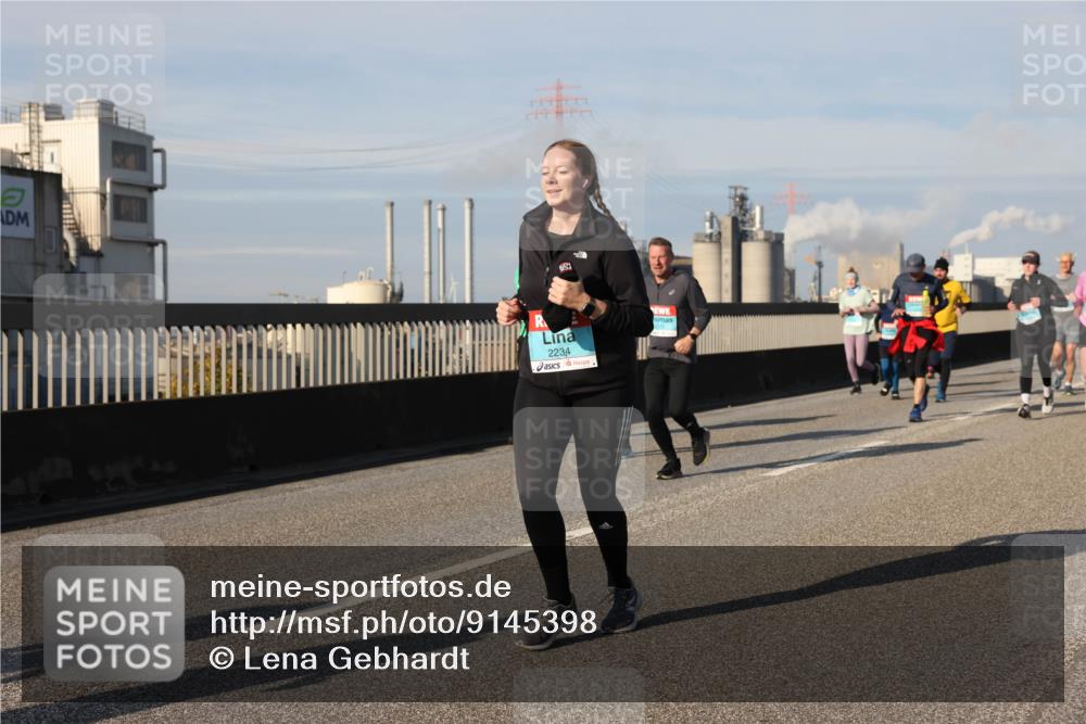 03.10.2025 - Köhlbrandbrückenlauf Lena Gebhardt http://msf.ph/oto/9145398 03.10.2025 10:02:55 Position 2 2234 meine-sportfotos.de