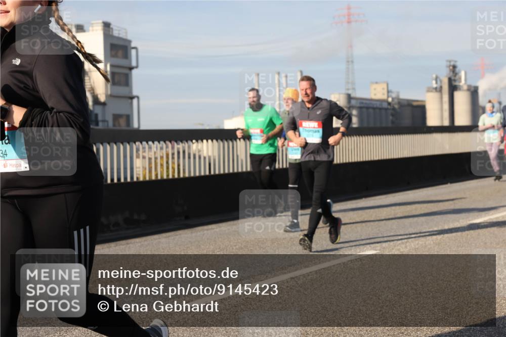 03.10.2025 - Köhlbrandbrückenlauf Lena Gebhardt http://msf.ph/oto/9145423 03.10.2025 10:02:56 Position 2 34 meine-sportfotos.de
